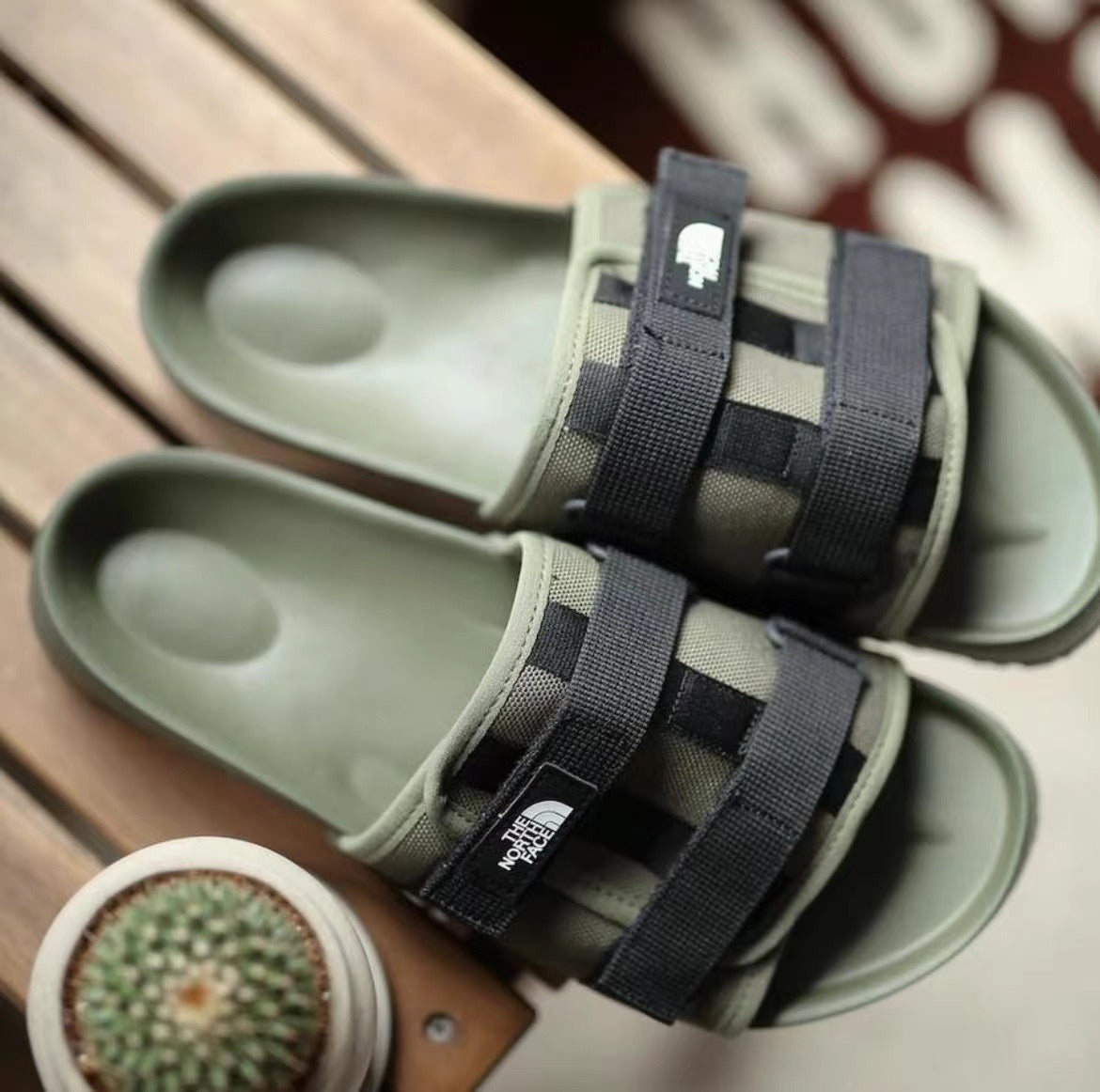 The North Face 拖鞋