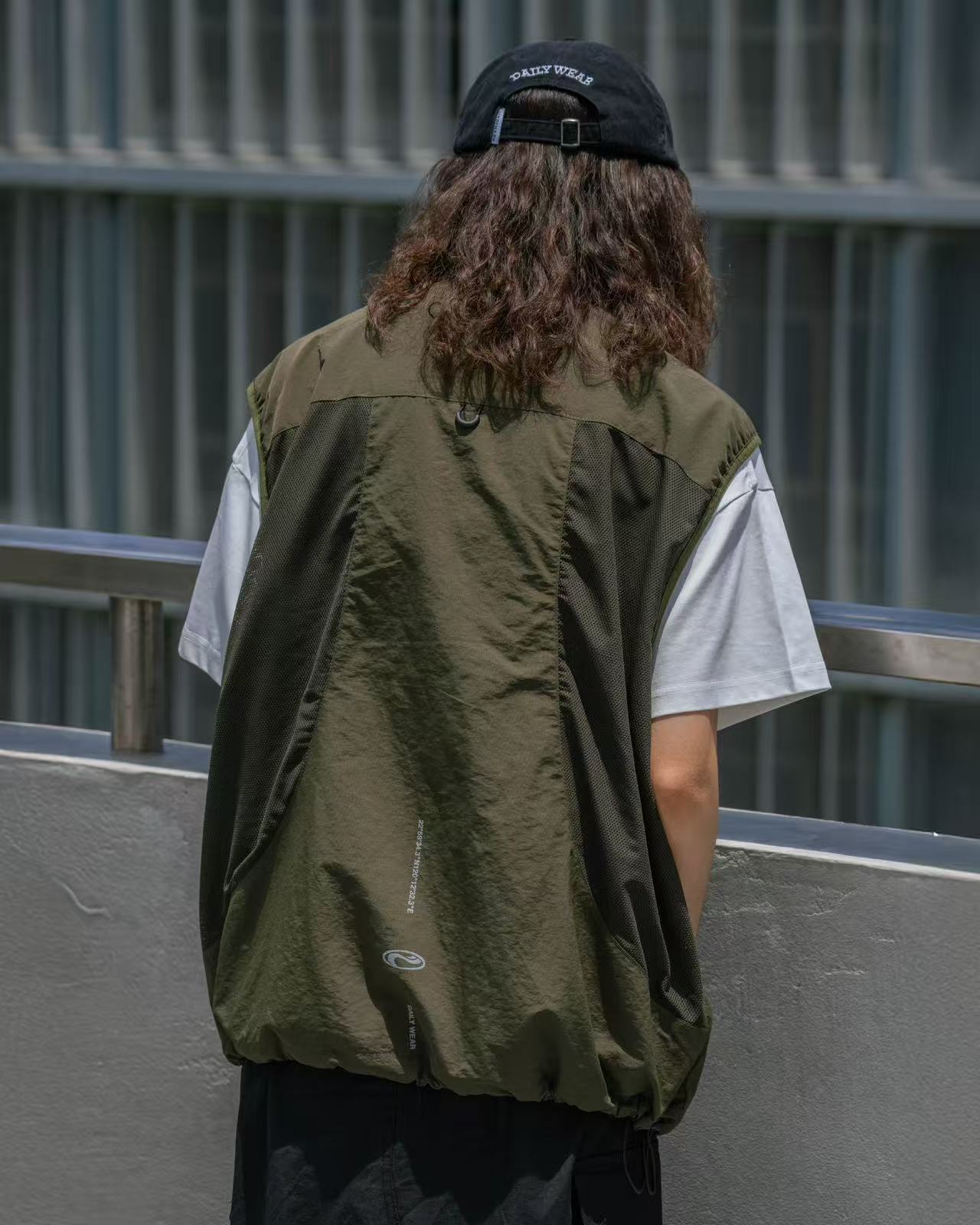 ORDINARY 機能拼接背心