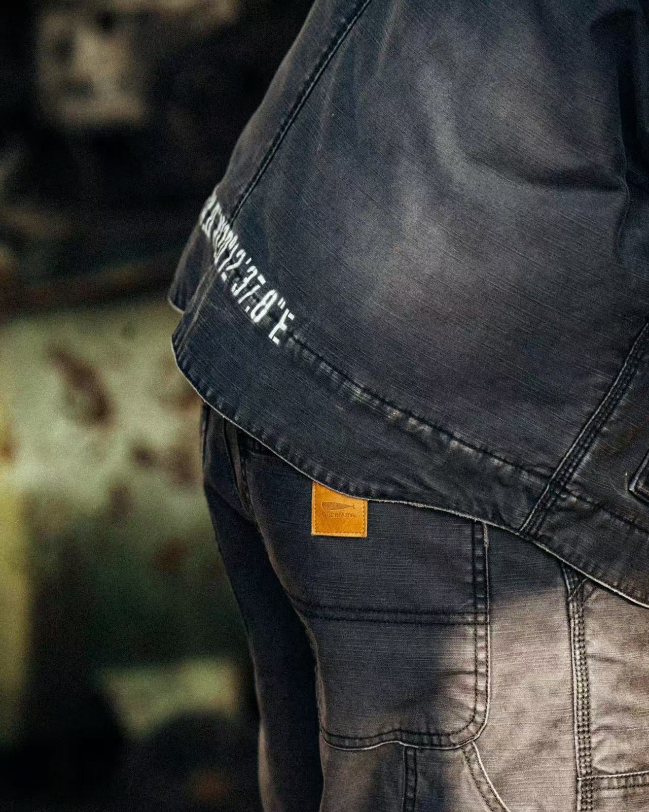 ORDINARY DISTRESSED PAINT SPLATTER PANTS