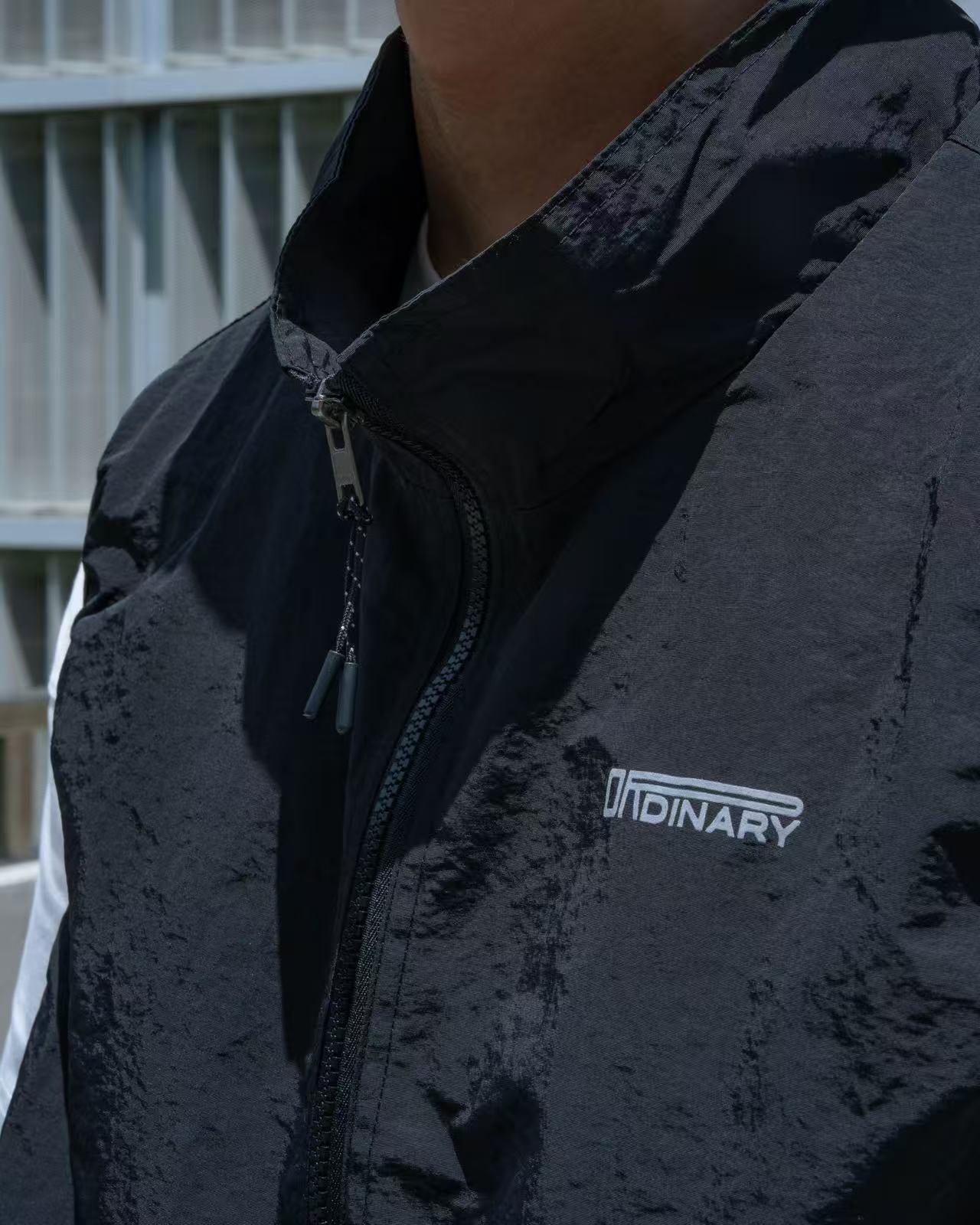 ORDINARY 機能拼接背心