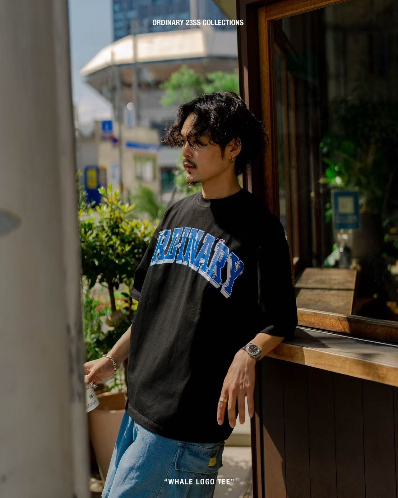 ORDINARY 經典大學字刺繡鯨魚LOGO短tee