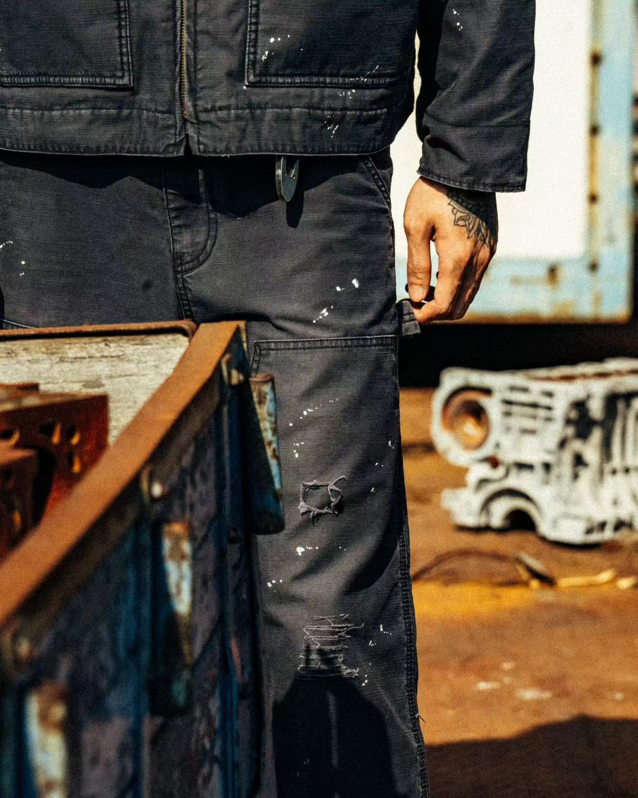 ORDINARY DISTRESSED PAINT SPLATTER PANTS