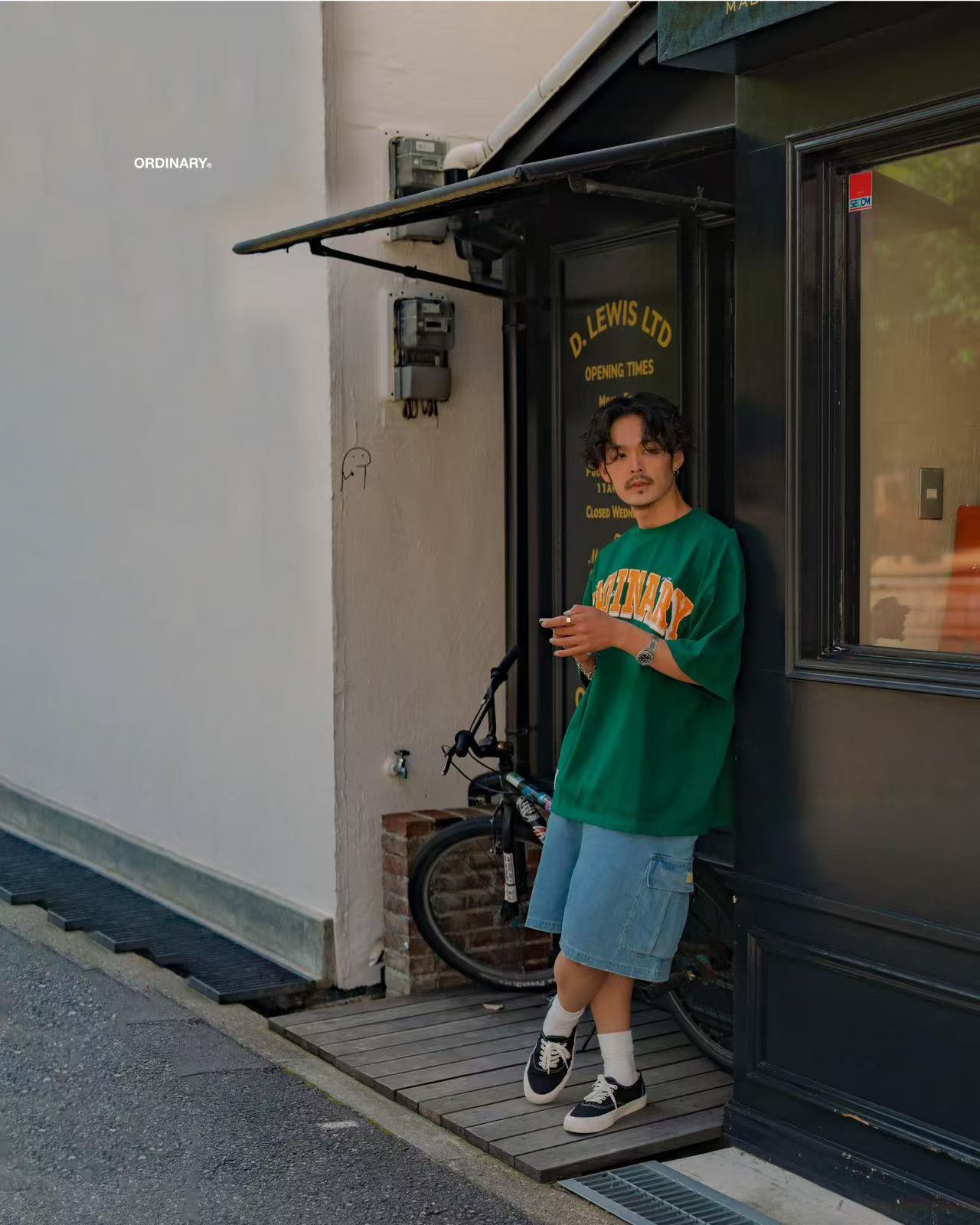 ORDINARY 經典大學字刺繡鯨魚LOGO短tee